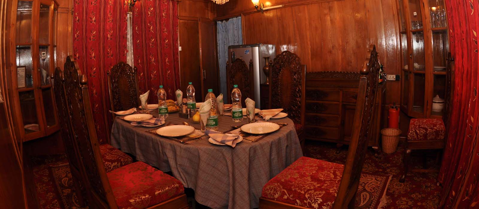 srinagar Houseboats, Houseboats in srinagar | kashmir houseboat packages